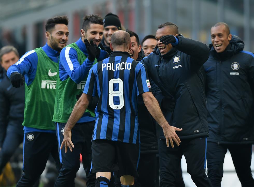 2025中足联颁奖会：泰山外援卡扎伊什维利获中超最佳球员（2025中足联颁奖典礼：泰山外援卡扎伊什维利荣膺中超最佳球员）