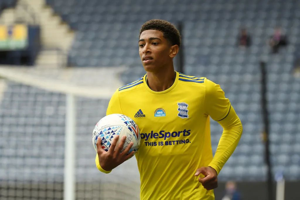 美职联半场：萨比、拉沃尔达破门，温哥华白浪2-0洛杉矶FC