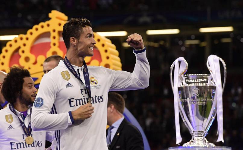 混团夺冠，国乒陪练角落等待，谁注意孙颖莎举动，刘国梁没说错（混合团体夺冠，国乒陪练默默守在角落，孙颖莎细节引发关注，刘国梁说得没错）