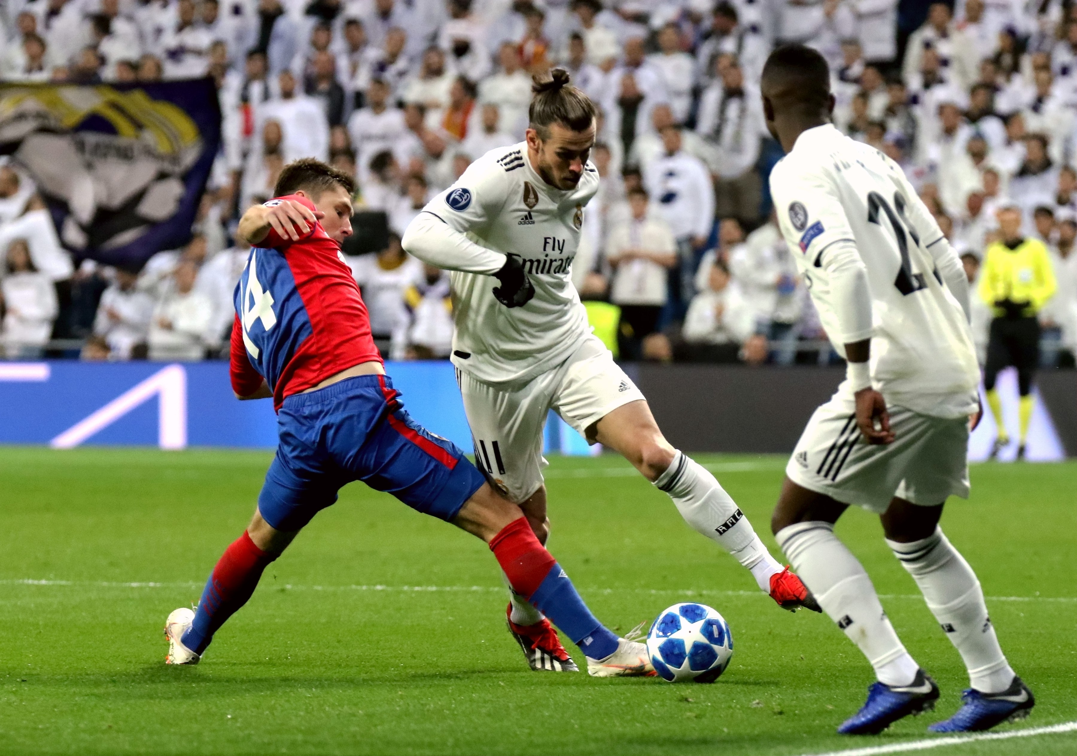 前广州队球员张志雄 白余涛加盟重庆铜梁龙（两名前广州队球员张志雄、白余涛转投重庆铜梁龙）