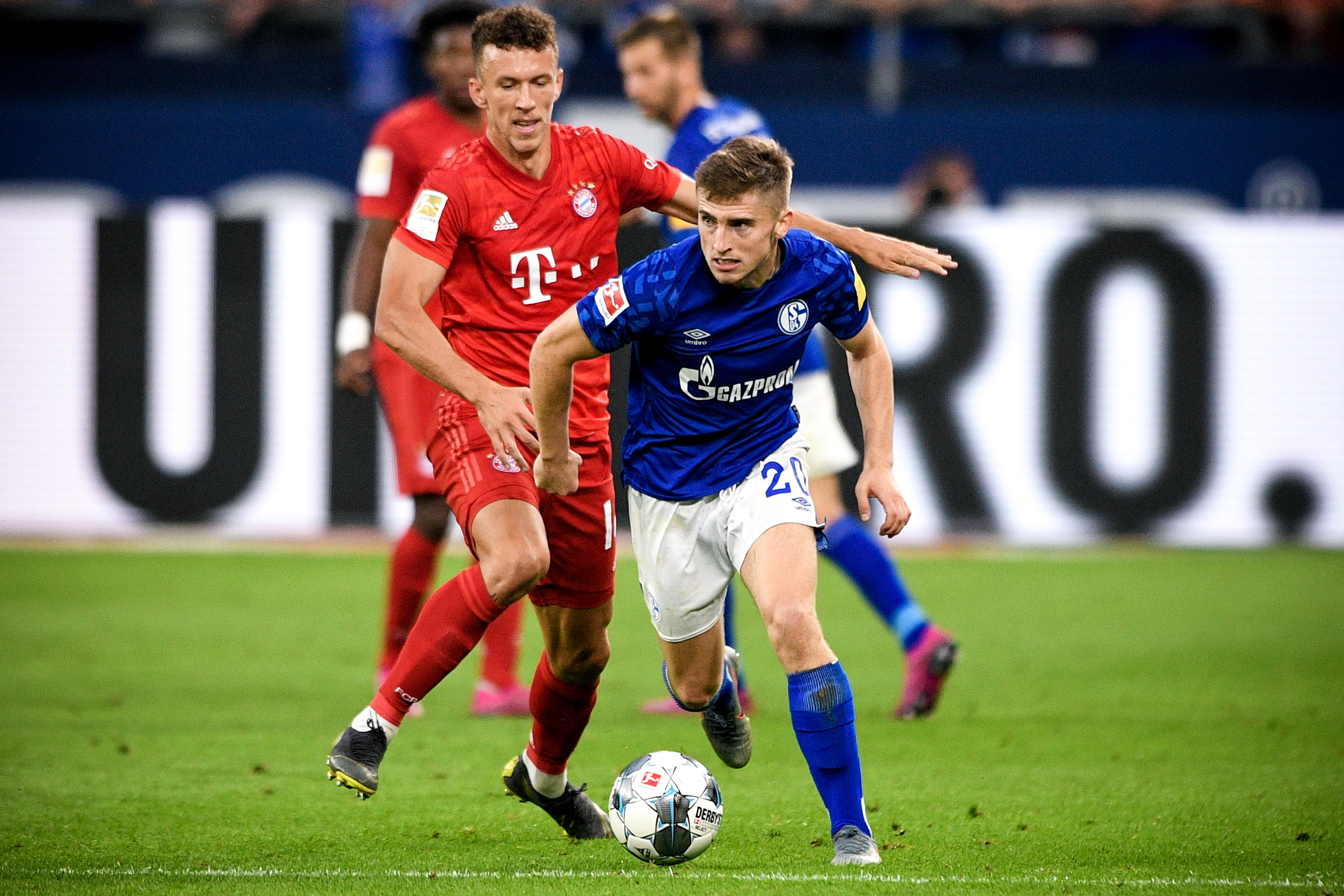 邮报评曼联近5年引援TOP30：姆伯莫第1，C罗第4，桑乔垫底（每日邮报盘点曼联过去五年30笔引援：姆伯莫居首，C罗第4，桑乔居末）