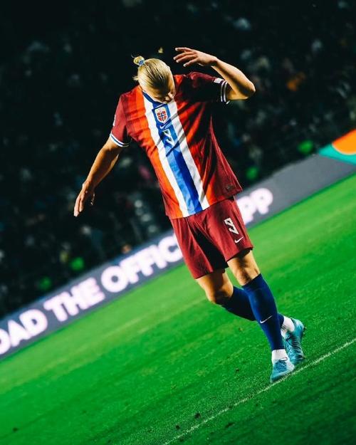 教练当场笑出声（教练现场忍不住笑了）