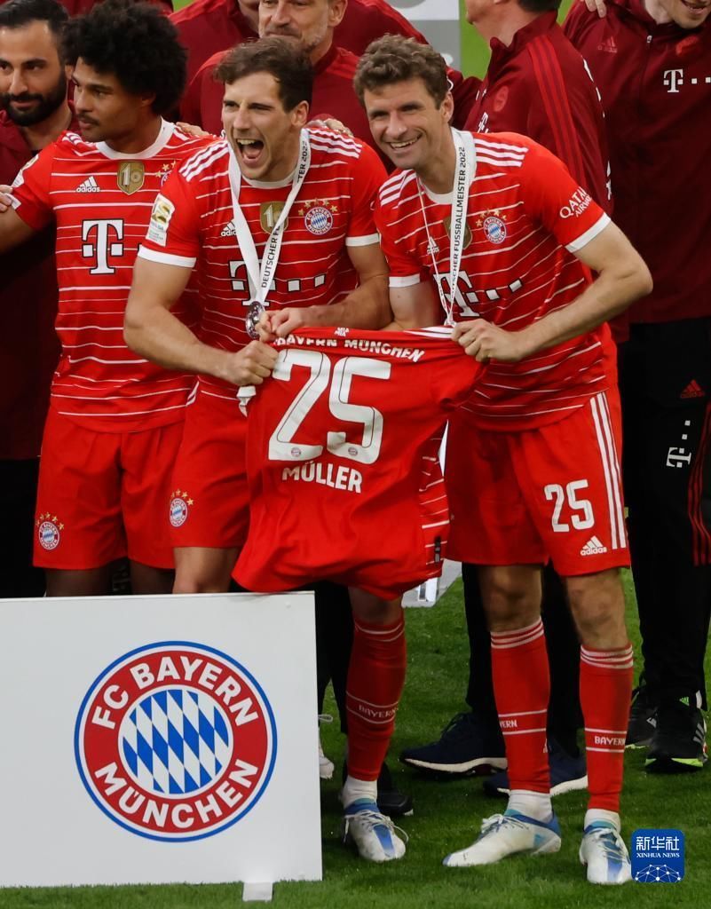 意媒：曼联只想纯租借梅努，球员本人愿意以此方式前往意甲（意媒：曼联只接受租借放行梅努，球员愿以租借身份赴意甲）