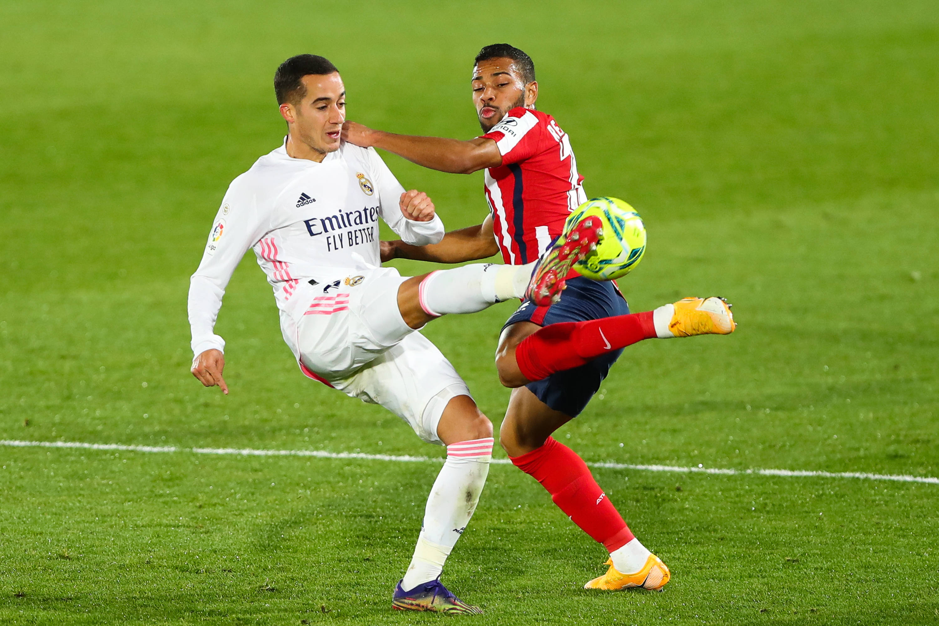 4-0横扫！意甲榜首易主，国米挤掉米兰，法布雷加斯惨败（4-0大胜！意甲领头羊易位，国米力压米兰，法布雷加斯遭惨败）